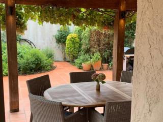 2 Bed Vineyard House - Sleeps 6 - Pets Welcome - 1