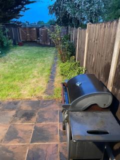 Lovely 4 bed house with patio & bbq - 4