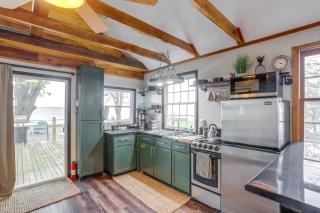 Vickery Cottage on Sandusky Bay with Fire Pit! - 6