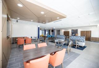 Holiday Inn Express & Suites Tampa Stadium - Airport Area by IHG - 1