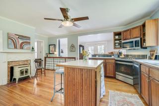 Historic and Charming Pittsboro Home with Fireplaces - Pittsboro - 2