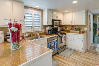 Pet-Friendly Phoenix Oasis with 3 Covered Patios! - Phoenix - 2