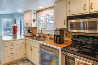 Pet-Friendly Phoenix Oasis with 3 Covered Patios! - Phoenix - 1