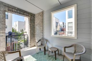 Ideally Located Sacramento Townhome with 2 Balconies - Sacramento - 9