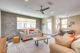 Ideally Located Sacramento Townhome with 2 Balconies - Sacramento - 5