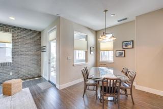 Ideally Located Sacramento Townhome with 2 Balconies - Sacramento - 4
