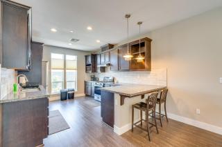 Ideally Located Sacramento Townhome with 2 Balconies - Sacramento - 3