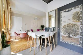 Appt Avenue Montaigne - Champs Elysées 2BD - 4P - 7