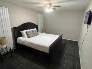 Cozy Retreat 1.8 Mi to Stadium - Gainesville - 5