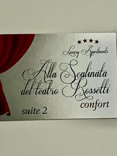 Alla Scalinata del Teatro Rossetti confort suites parcheggio - Triëst - 7