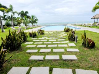 Fantastic Beach condo with pool and mountain views - Nueva Gorgona - 8