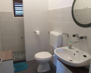 Mala kuća kraj mora - 2