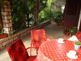 Mala kuća kraj mora - 1