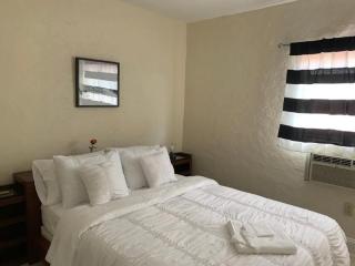 Cozy Private Room, near the Airport - Free parking - 02 - Miami - 0
