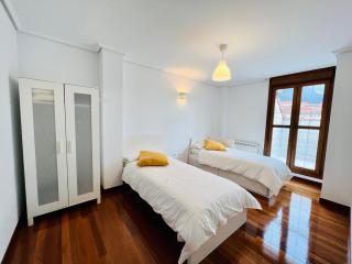 Excelente apartamento con garaje y piscina - 2