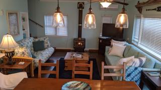 Deluxe Point Pelee Lakefront Home with King Bed! - Leamington - 1