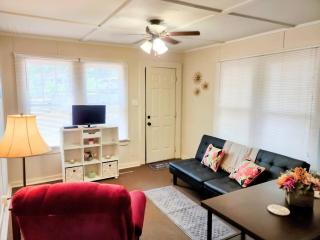 #06 - Lakeview Two Bedroom Cottage-Pet Friendly - Hot Springs - 4
