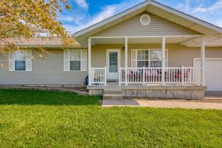 Cozy Stafford Home with Outdoor Pool Pets Welcome! - 0