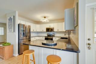 Cozy Stafford Home with Outdoor Pool Pets Welcome! - 8