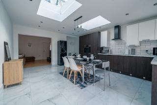 Modern 5 bed home in Ealing, free driveway parking, sleeps 8 - Harrow on the Hill - 3
