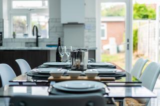 Modern 5 bed home in Ealing, free driveway parking, sleeps 8 - Harrow on the Hill - 2