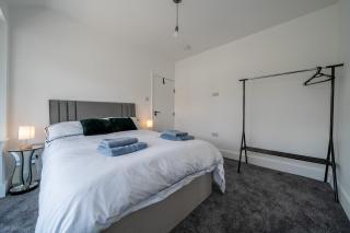 Modern 5 bed home in Ealing, free driveway parking, sleeps 8 - Harrow on the Hill - 6