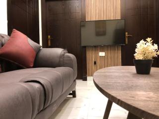 شقة فاخرة - غرفتين نوم وصالة صغيرة مع بلكونة Modern 2 Bedrooms Appartment with Balcony - Amman - 8