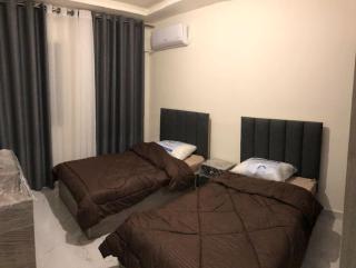 شقة فاخرة - غرفتين نوم وصالة صغيرة مع بلكونة Modern 2 Bedrooms Appartment with Balcony - Amman - 5