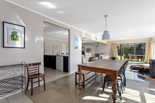 Surf n Sand n Summer Vibes - Waiotahi - 5