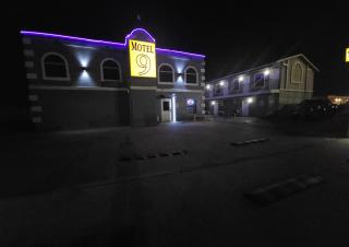 Motel 9 - 4