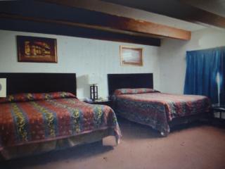 Budget Inn & Suites -Super-Ice Cold Spotless Rooms- Door-to-Door Lit Parking & Lowest Price plus HBO Max,Spanish TV, Internet free!! - Freer - 0