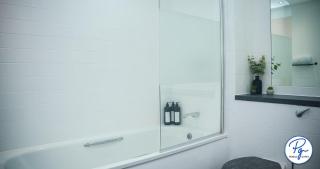 Penthouse - Amazing City Skyline Views - Free Parking - Balcony - Utilita Arena - New St Station - Bullring Shopping - 3