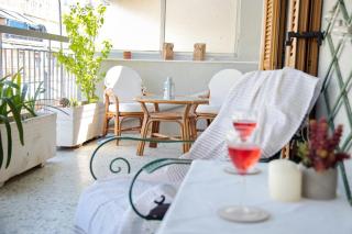 Aroura Homes 2BR Central Balcony Apt Metro - Atene - 0
