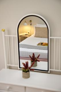 Aroura Homes 2BR Central Balcony Apt Metro - Atene - 4