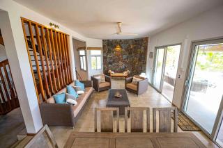 Villa & Bungalow 'Coco des sables' les pieds dans l'eau - 2