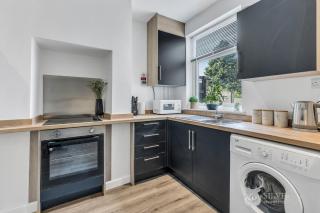 Stylish 2 Bed Home Perfect for Families & Work Stays - 2