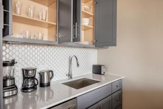 Lakeview 1br w gym grills nr lakefront trail CHI-983 - 3