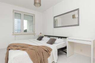 Metro Targówek Spacious Apartment with Parking by Noclegi Renters - Varsavia - 8