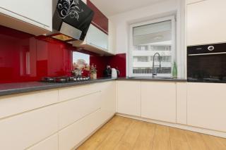 Metro Targówek Spacious Apartment with Parking by Noclegi Renters - Varsavia - 7