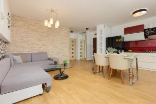 Metro Targówek Spacious Apartment with Parking by Noclegi Renters - Varsavia - 6