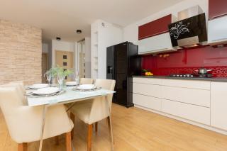 Metro Targówek Spacious Apartment with Parking by Noclegi Renters - 1