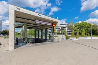 Metro Targówek Spacious Apartment with Parking by Noclegi Renters - Varsavia - 3