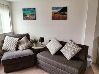 *Close to Beach* One Bedroom Suite with Parking - 2