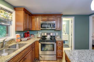 Quaint Smoky Mountain Cabin - 4 Mi to Gatlinburg! - Gatlinburg - 3