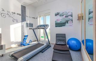 Cozy Home In Brodarica With Sauna - 4