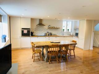 The Cottage - - 9