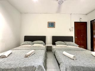 BNB Cozy Homestay @ Bdr Country Homes (Corner Hse) - 8