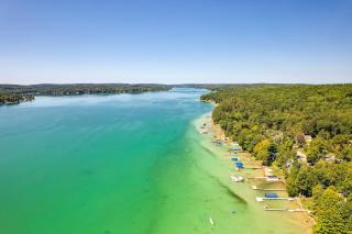 Walloon Lake Getaway with Fire Pit - Walk to Water! - Boyne City - 8