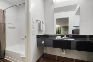 Motel 6-Bryan, TX - University Area - Bryan - 7