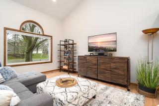 Creekside Lodge - Minnetonka - 4